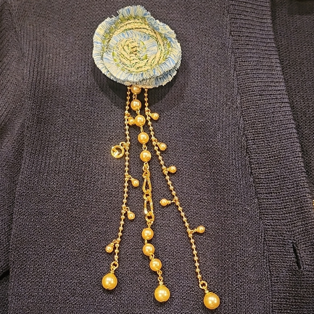 Elegant Gold and Blue Brooch with Chain Details